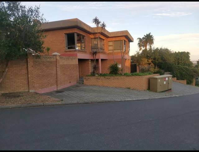5 BEDROOM HOUSE FOR SALE IN DE TIJGER